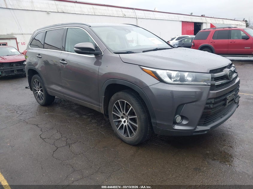 2018 Toyota Highlander Se