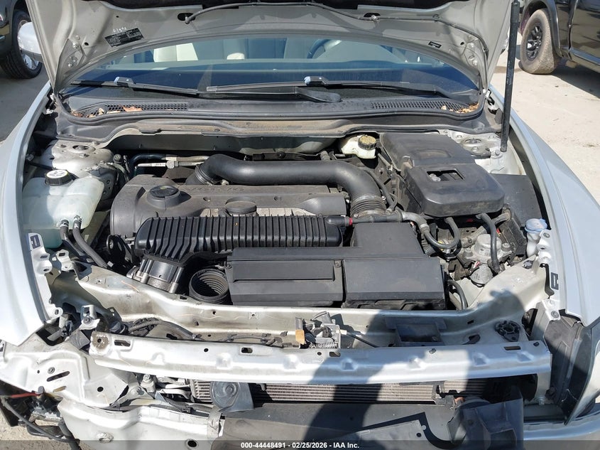 2011 Volvo S40 T5/T5 R-Design VIN: YV1672MS4B2535637 Lot: 44448491