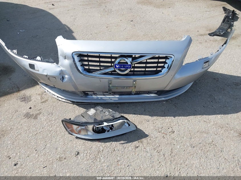 2011 Volvo S40 T5/T5 R-Design VIN: YV1672MS4B2535637 Lot: 44448491