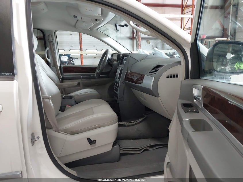 2010 Chrysler Town & Country Touring