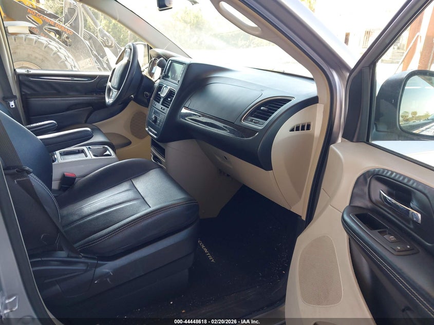 2016 Chrysler Town & Country Touring