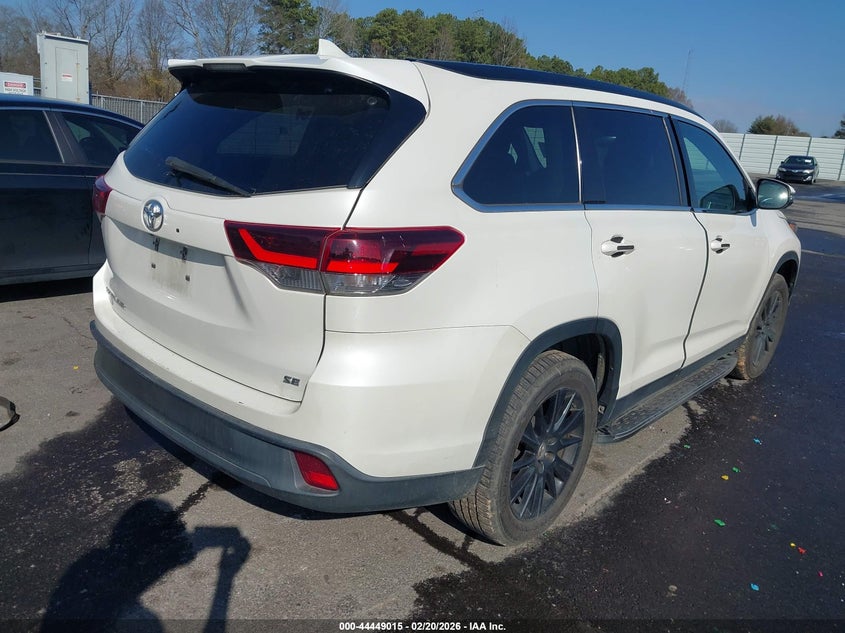2019 Toyota Highlander Se