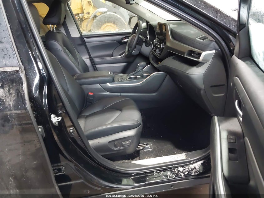 2025 Toyota Highlander Hybrid Xle