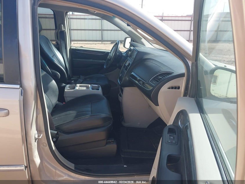 2016 Chrysler Town & Country Touring