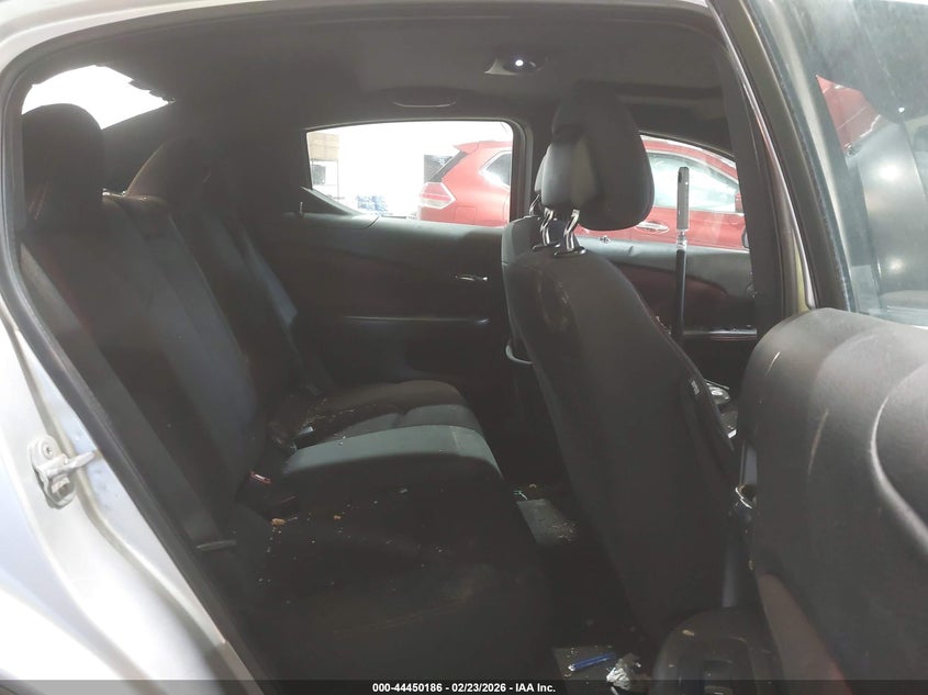 1B3BD1FG5BN513422 2011 Dodge Avenger 3.6 Mainstreet silver