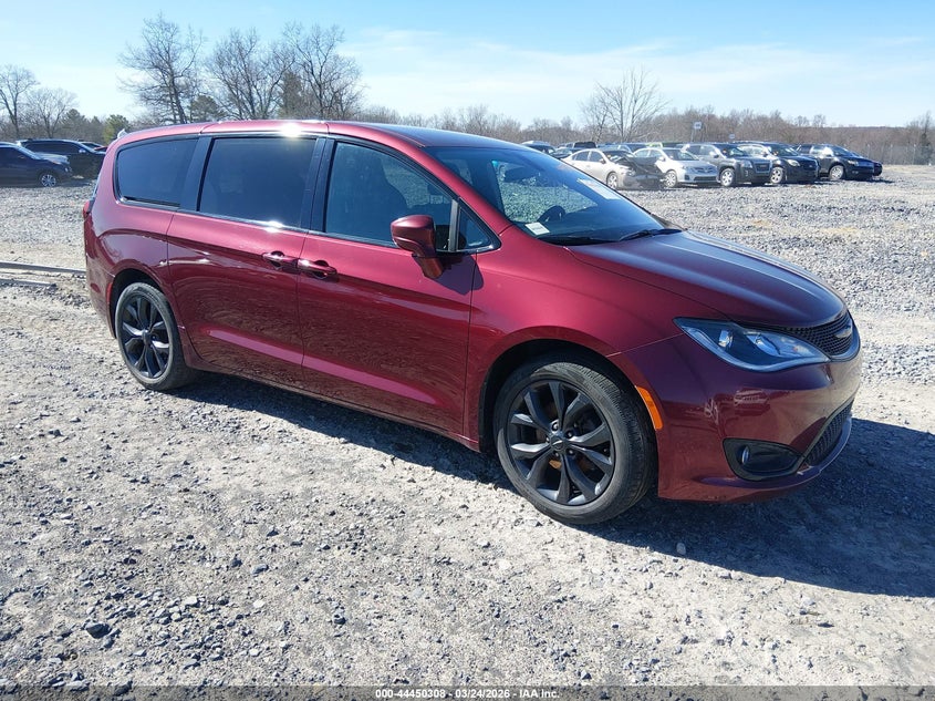 2018 Chrysler Pacifica Touring Plus