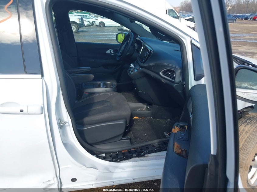 2024 Chrysler Pacifica Touring