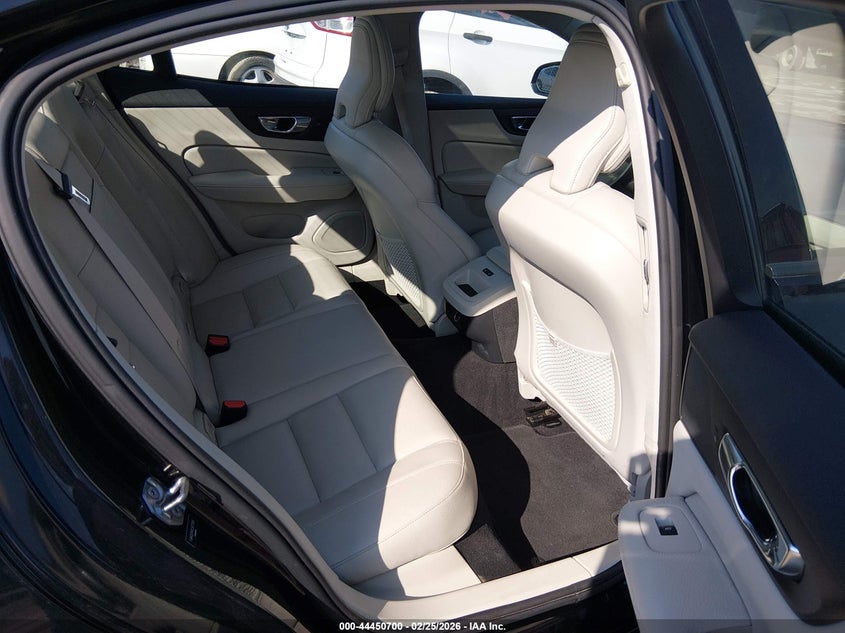 2020 Volvo S60 T6 Momentum VIN: 7JRA22TKXLG073056 Lot: 44450700