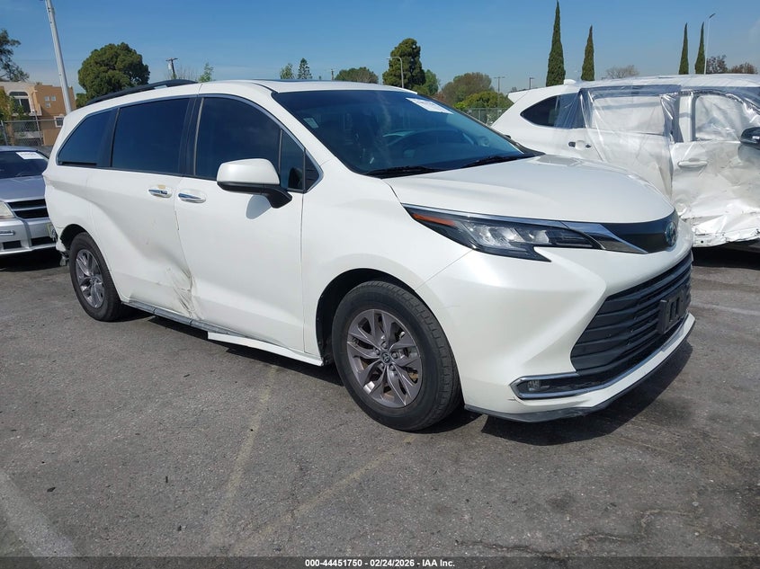 2021 Toyota Sienna Xle