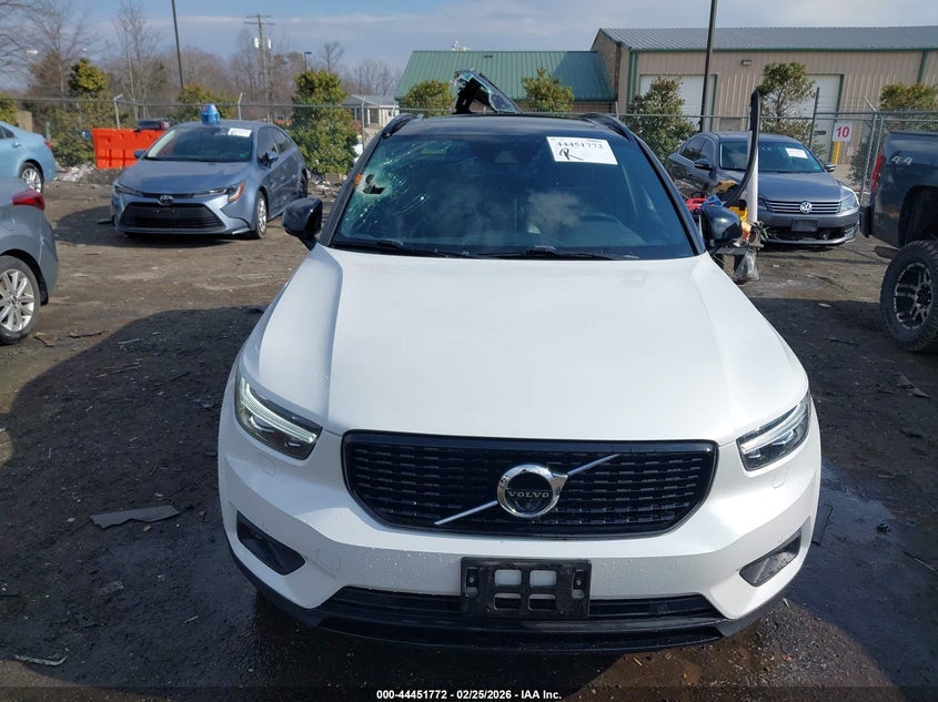 2021 Volvo Xc40 T5 R-Design VIN: YV4162UM6M2539824 Lot: 44451772