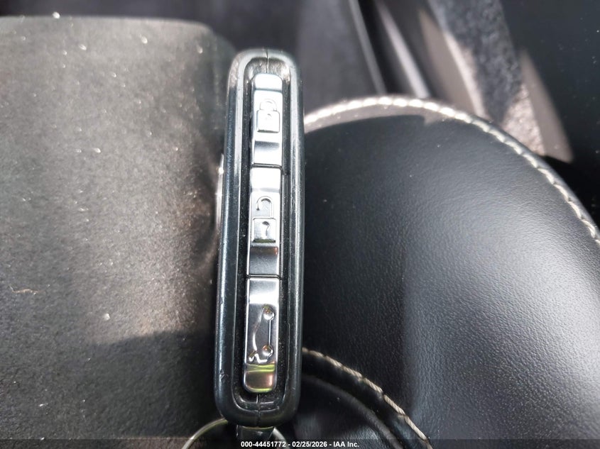 2021 Volvo Xc40 T5 R-Design VIN: YV4162UM6M2539824 Lot: 44451772