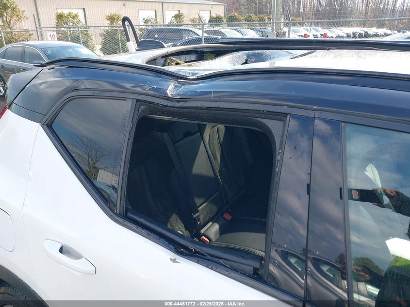 2021 Volvo Xc40 T5 R-Design VIN: YV4162UM6M2539824 Lot: 44451772