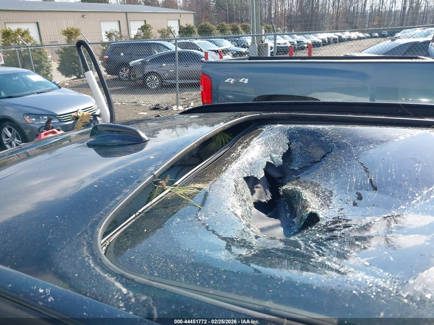 2021 Volvo Xc40 T5 R-Design VIN: YV4162UM6M2539824 Lot: 44451772