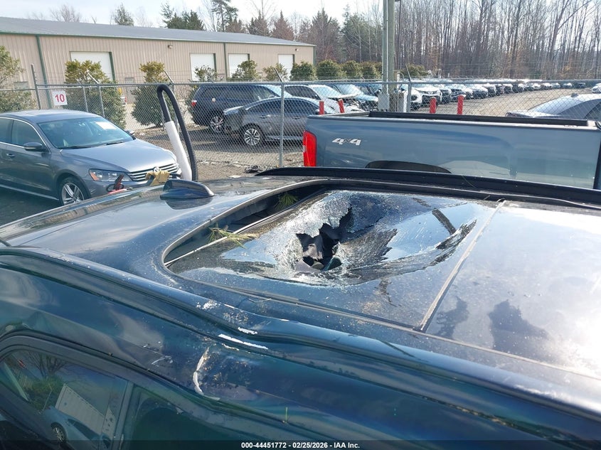 2021 Volvo Xc40 T5 R-Design VIN: YV4162UM6M2539824 Lot: 44451772