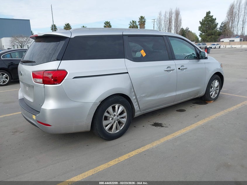 2015 KIA SEDONA auction photo 4
