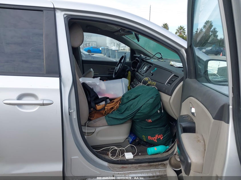 2015 KIA SEDONA auction photo 5
