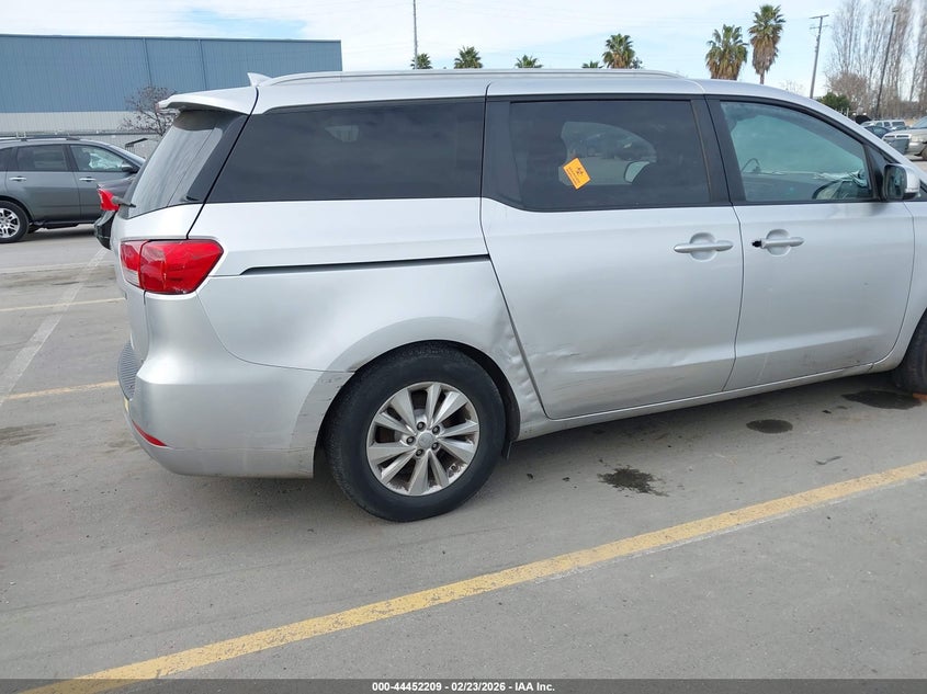 2015 KIA SEDONA auction photo 6