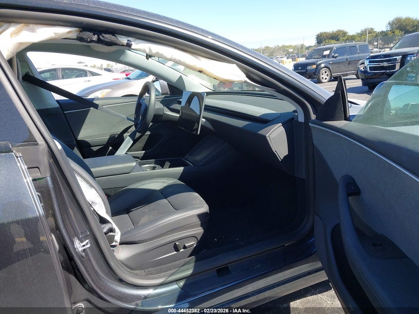 2025 Tesla Model 3 Long Range Rear-Wheel Drive/Standard Rear-Wheel Drive