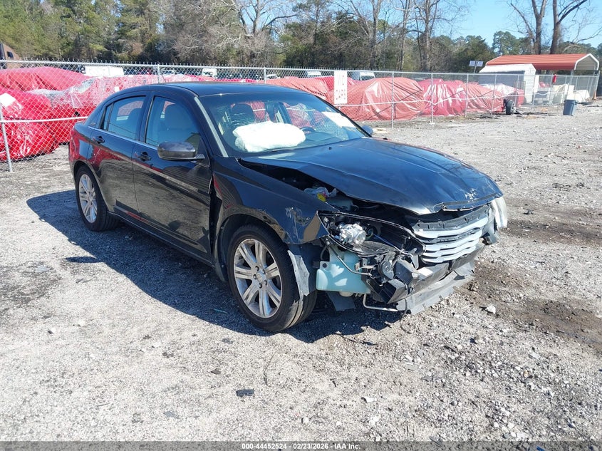 CHRYSLER 200 2013. Lot# 44452524. VIN 1C3CCBAB0DN640321. Photo 1
