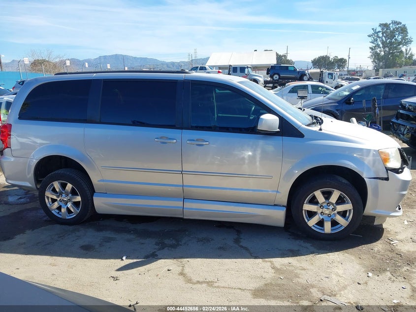 2C4RDGCG1CR284469 2012 Dodge Caravan 3.6 Grand Sxt silver