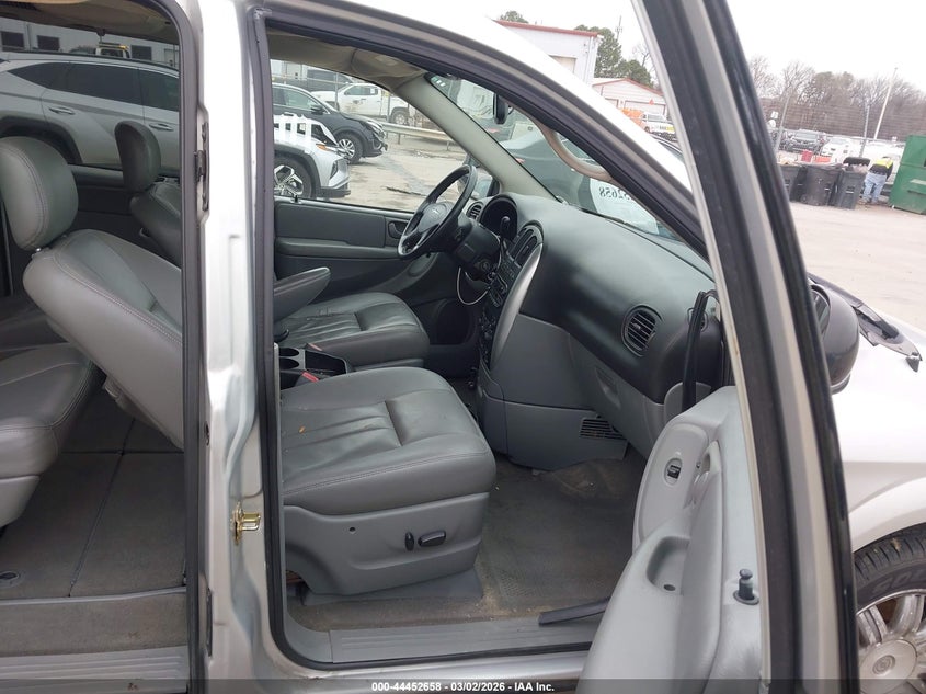 2006 Chrysler Town & Country Touring