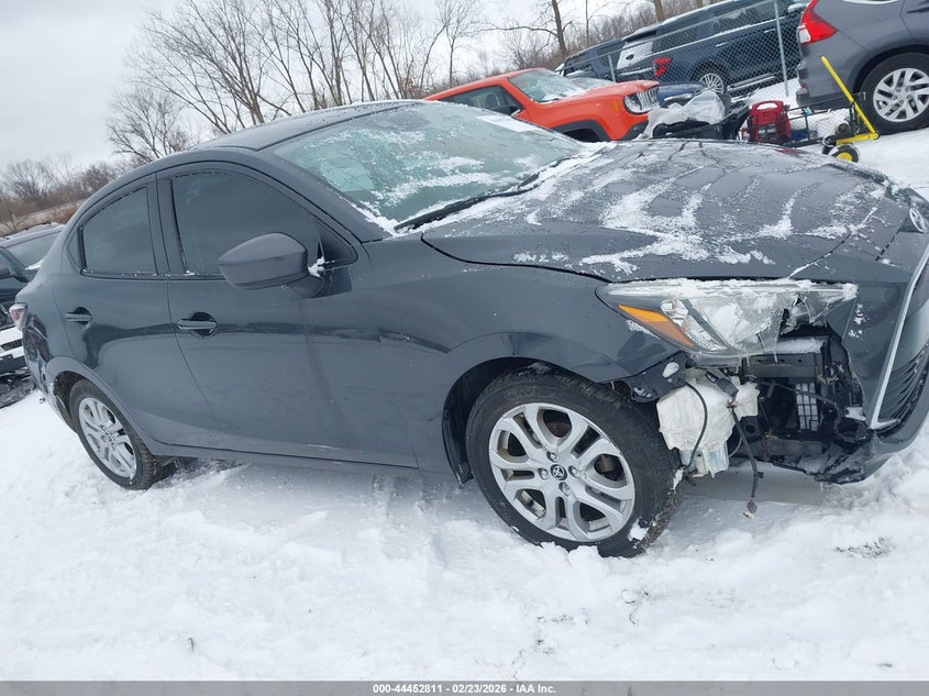 VIN 3MYDLBYV7HY183176 2017 TOYOTA YARIS IA