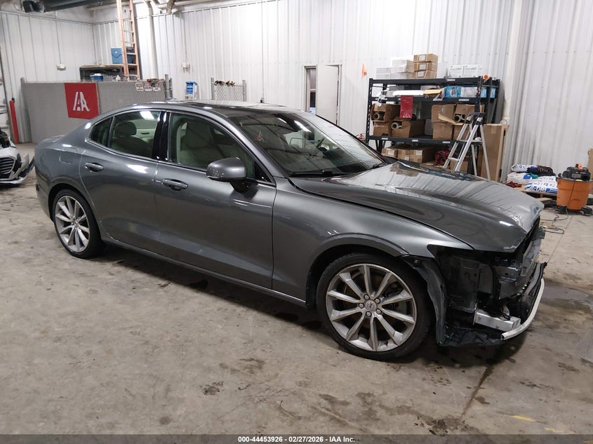 2020 Volvo S60 T6 Momentum