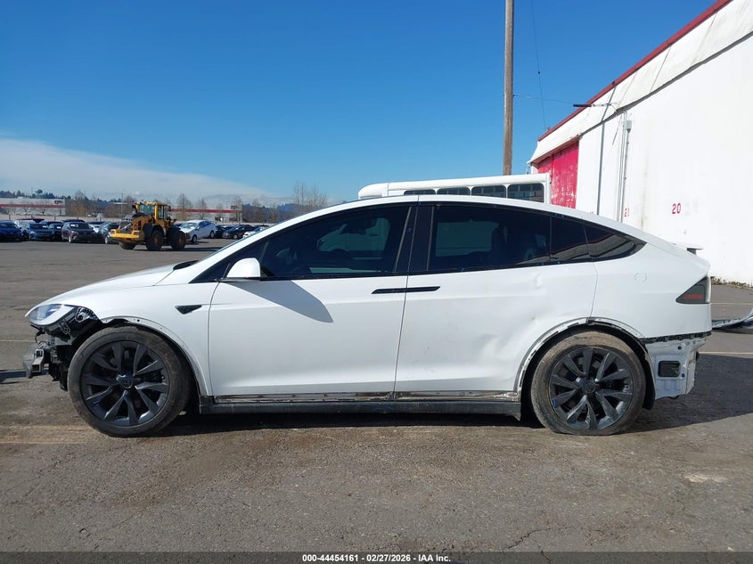 2022 Tesla Model X Dual Motor All-Wheel Drive VIN: 7SAXCBE50NF362668 Lot: 44454161