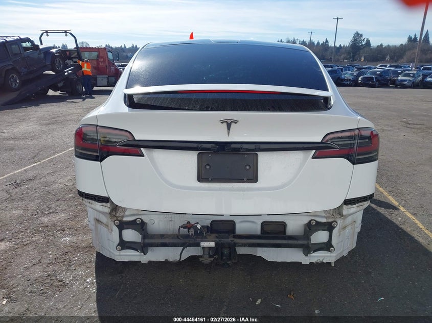 2022 Tesla Model X Dual Motor All-Wheel Drive VIN: 7SAXCBE50NF362668 Lot: 44454161