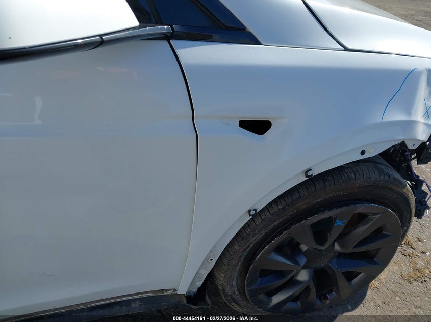 2022 Tesla Model X Dual Motor All-Wheel Drive VIN: 7SAXCBE50NF362668 Lot: 44454161