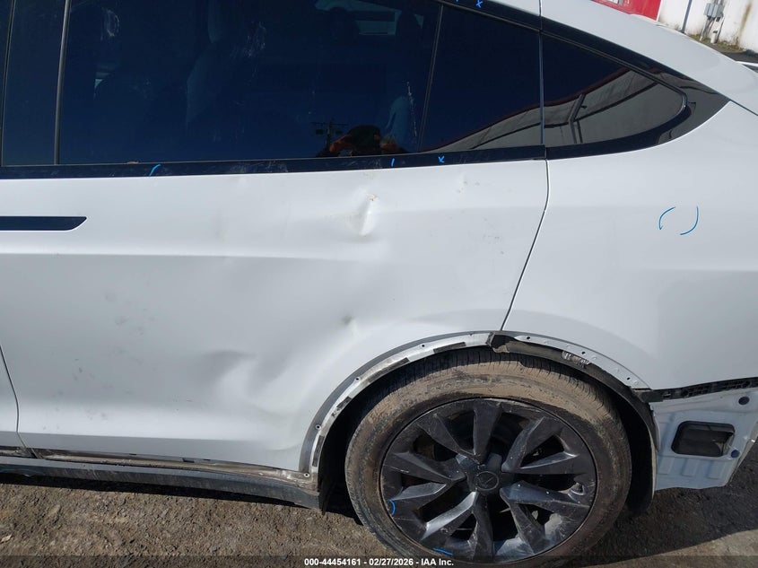 2022 Tesla Model X Dual Motor All-Wheel Drive VIN: 7SAXCBE50NF362668 Lot: 44454161