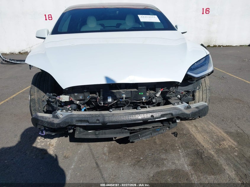 2022 Tesla Model X Dual Motor All-Wheel Drive VIN: 7SAXCBE50NF362668 Lot: 44454161