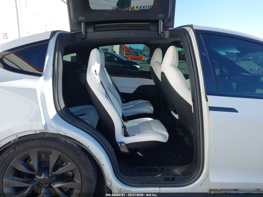 2022 Tesla Model X Dual Motor All-Wheel Drive VIN: 7SAXCBE50NF362668 Lot: 44454161