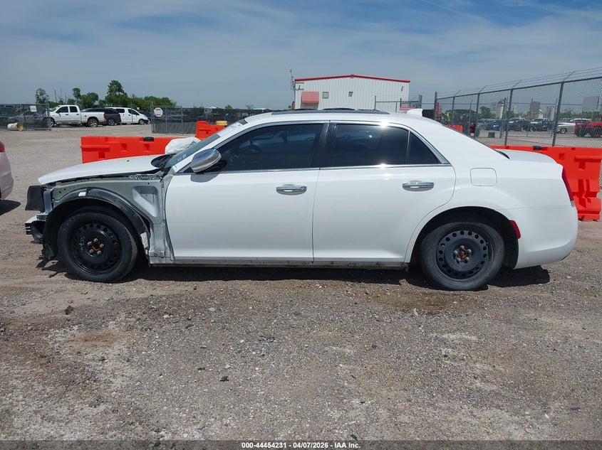 2017 Chrysler 300C VIN: 2C3CCAEG7HH586742 Lot: 44454231