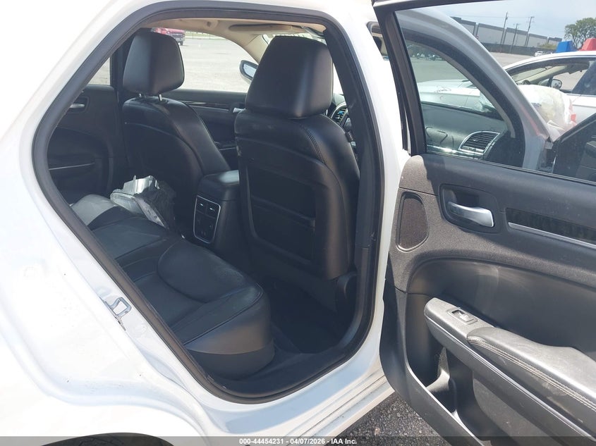 2017 Chrysler 300C VIN: 2C3CCAEG7HH586742 Lot: 44454231