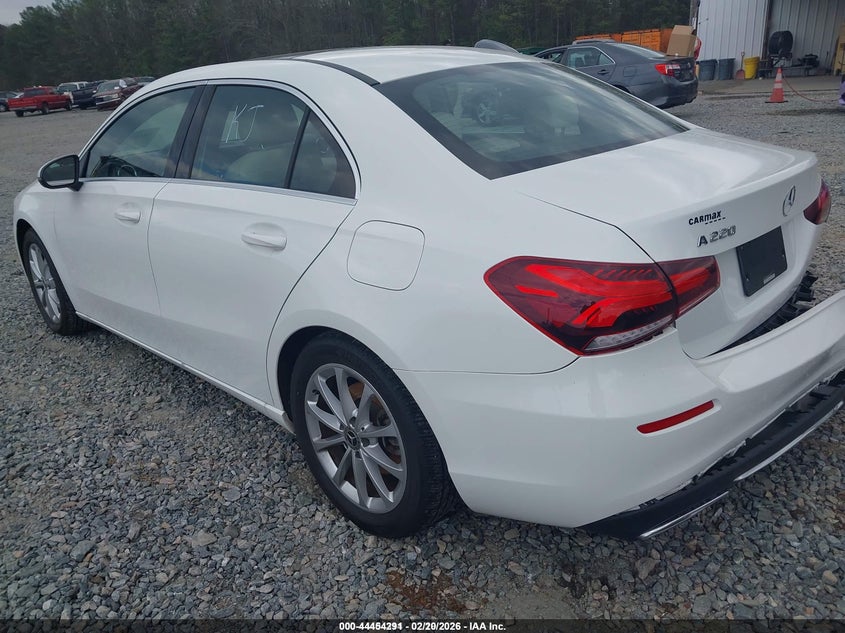 2019 Mercedes-Benz A 220