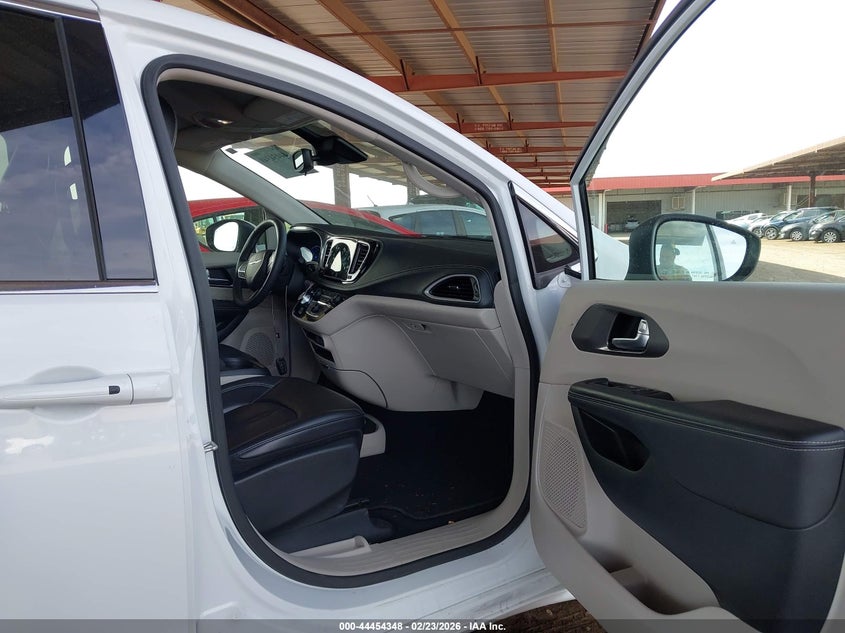 2023 Chrysler Pacifica Hybrid Touring L