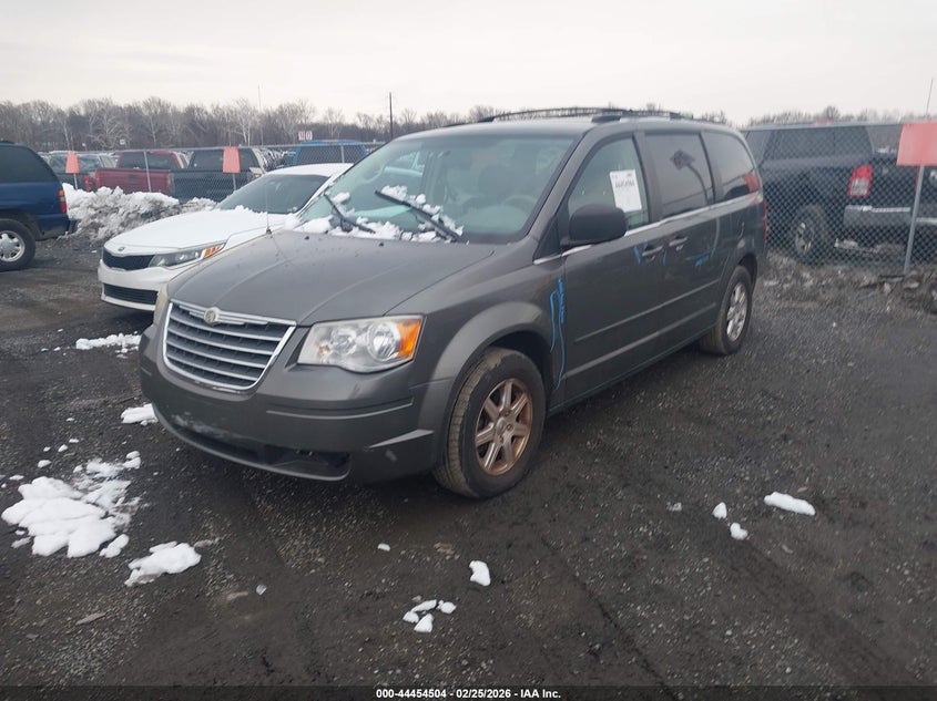 2010 CHRYSLER TOWN & COUNTRY auction photo 2