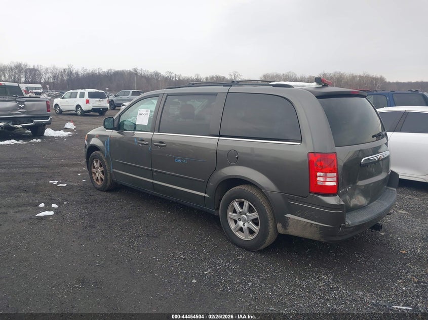 2010 CHRYSLER TOWN & COUNTRY auction photo 3