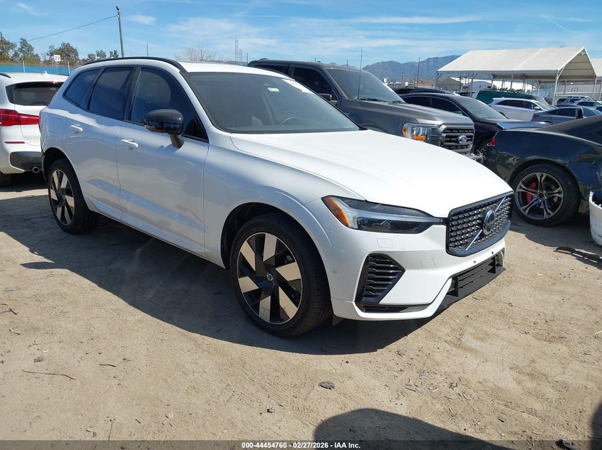 2024 Volvo Xc60 Recharge Plug-In Hybrid T8 Plus Dark Theme