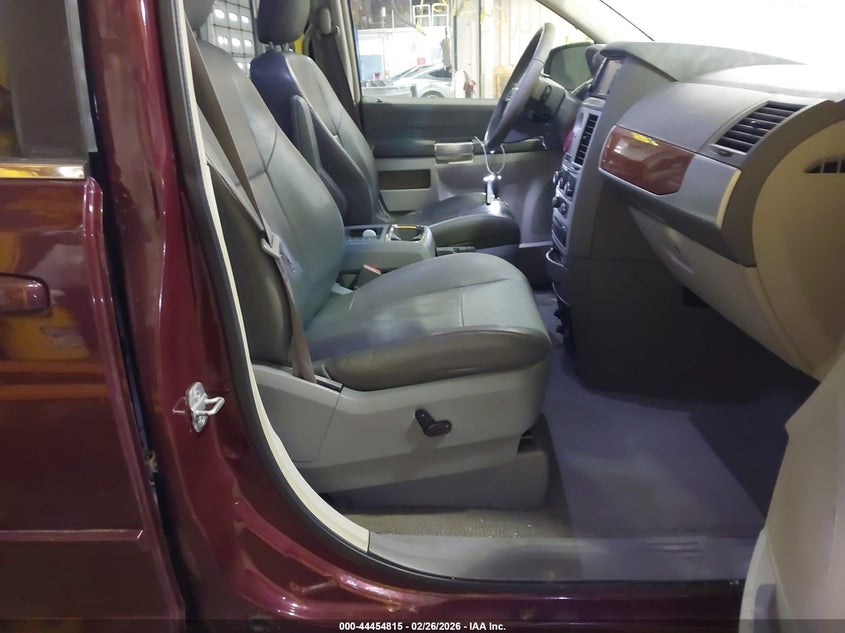 2008 Chrysler Town & Country Touring