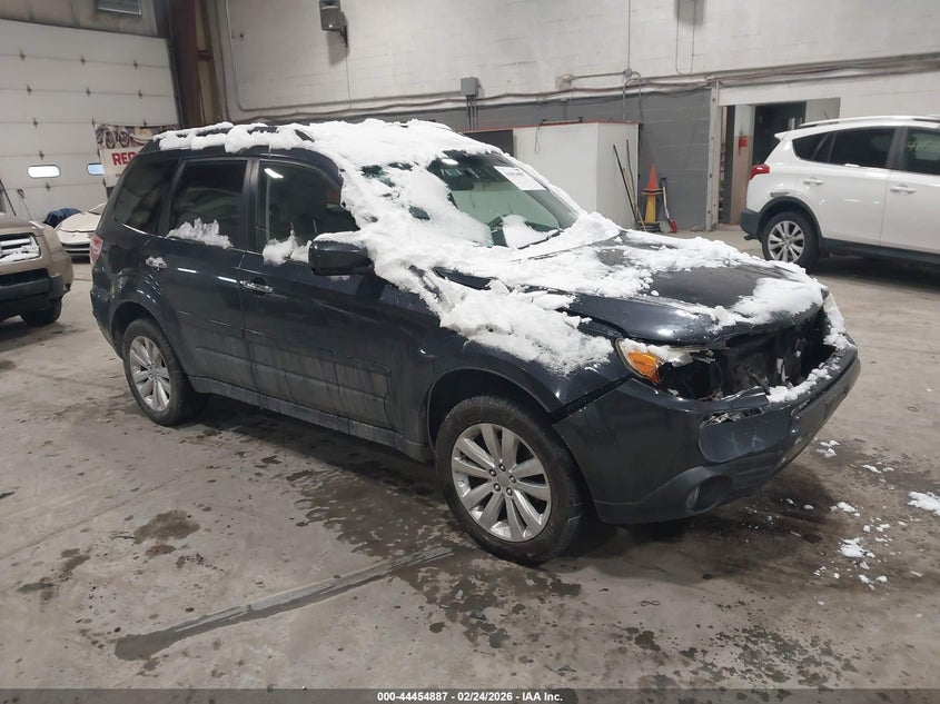SUBARU FORESTER 2013. Lot# 44454887. VIN JF2SHADC3DH442310. Photo 1