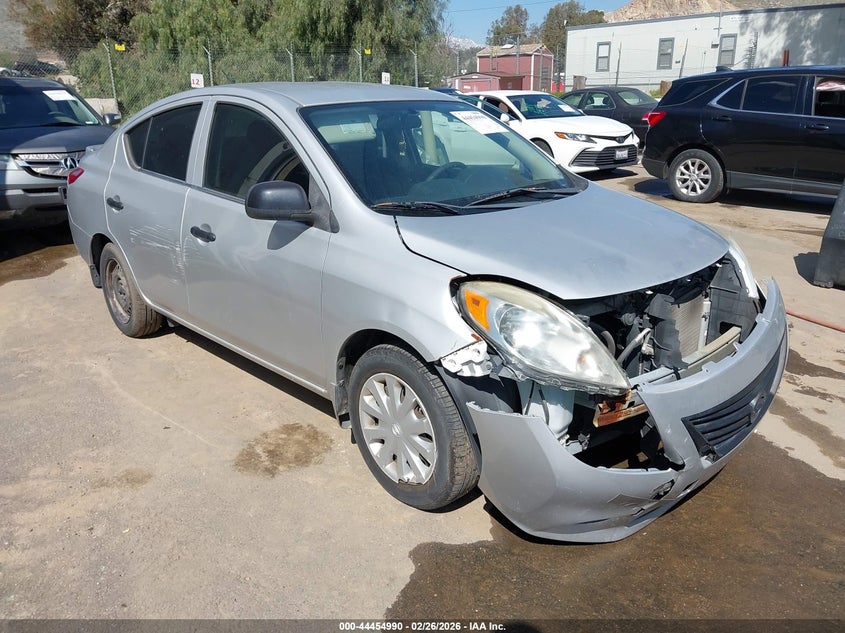 2014 Nissan Versa 1.6 S+