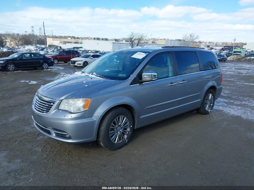 2013 Chrysler Town & Country Touring-L