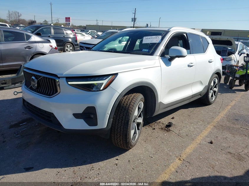 2023 Volvo Xc40 B5 Plus Bright Theme