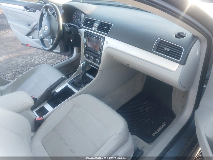 2012 Volkswagen Passat 2.5L Se