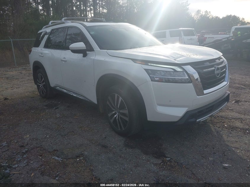 2024 Nissan Pathfinder Platinum Fwd