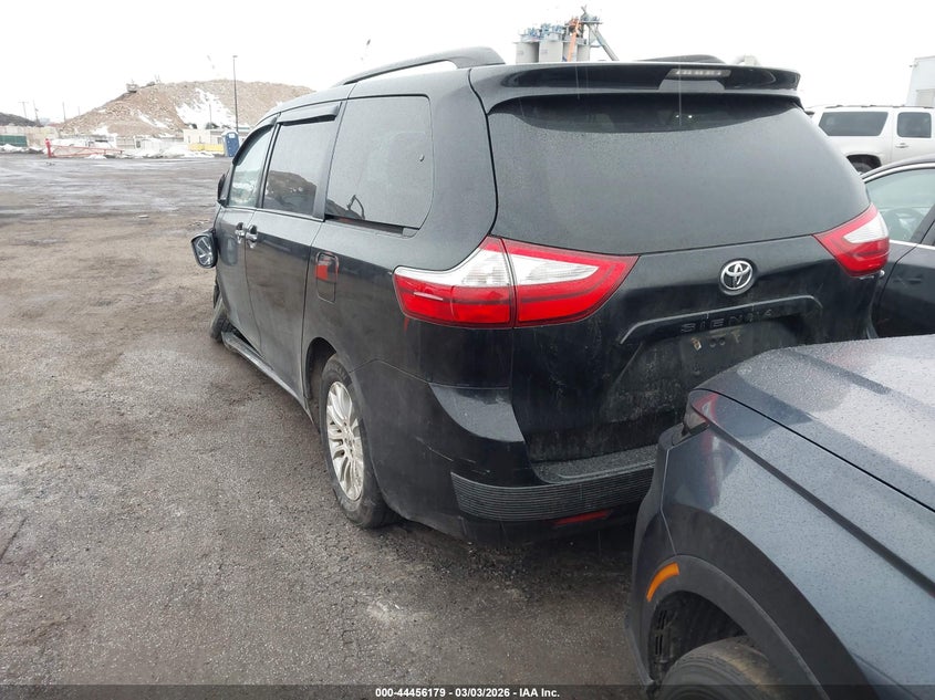 2015 Toyota Sienna Xle 8 Passenger