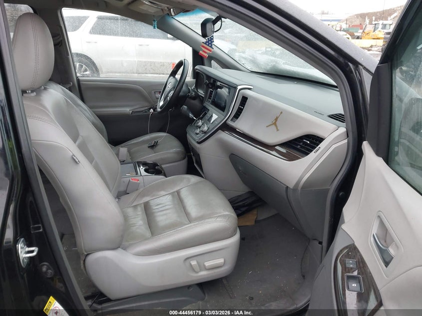 2015 Toyota Sienna Xle 8 Passenger