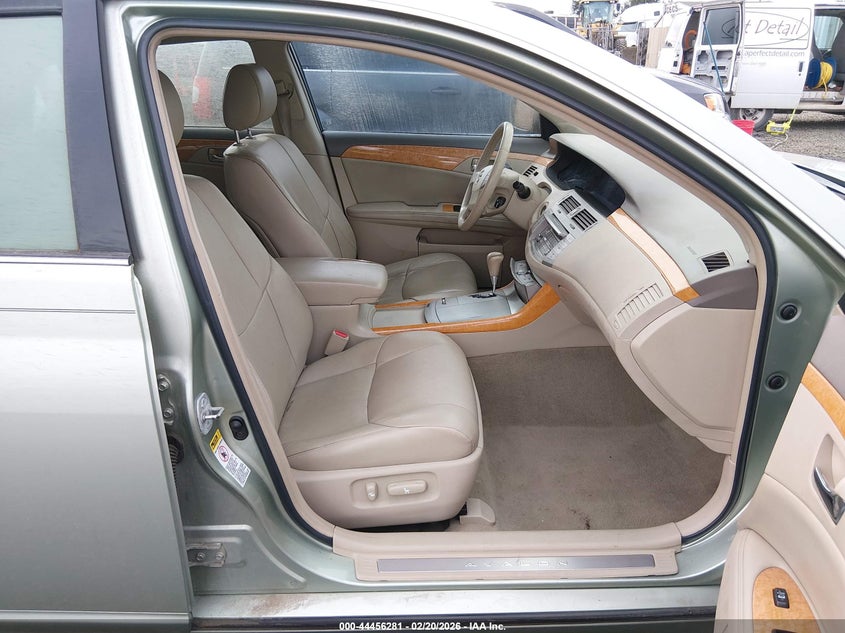 2005 Toyota Avalon Xls